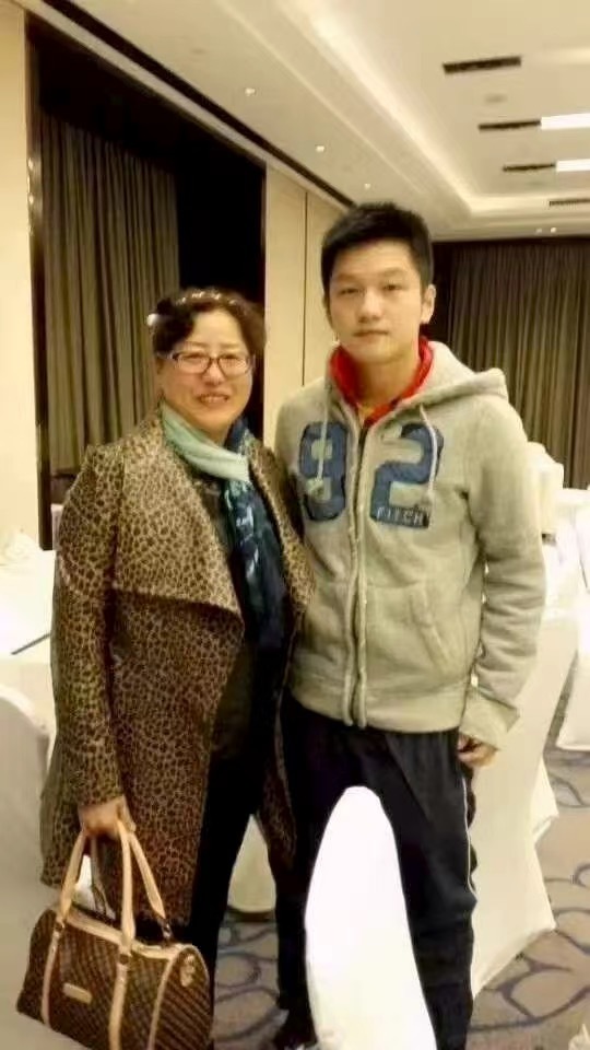 哎呦 捡到一张卡比兽时期在哈尔滨比赛的合影 樊振东