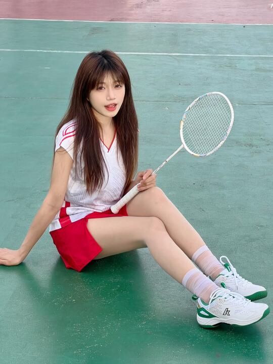 今天一起打羽毛球🏸