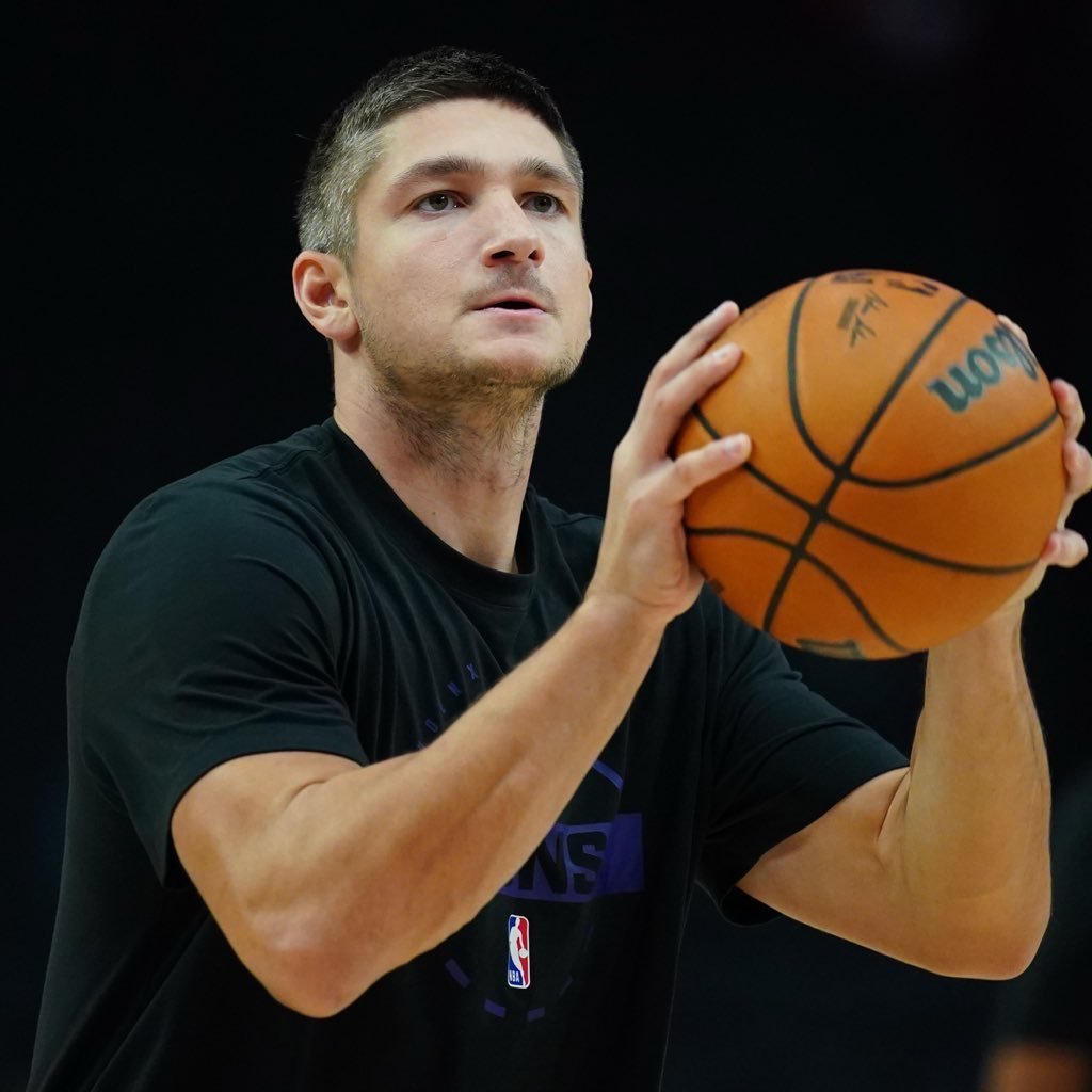 明天对阵骑士，阿伦的状态升级为doubtful，但预计还是不打。媒体人Gamba