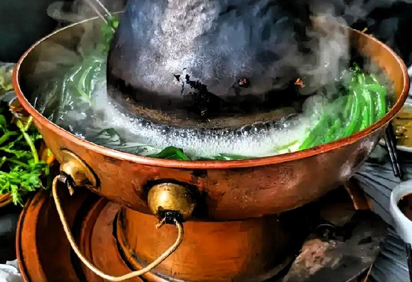 今日三九启幕，一年中最冷的日子正式登场！老祖宗说 "冷在三九"，此时正需热乎美食