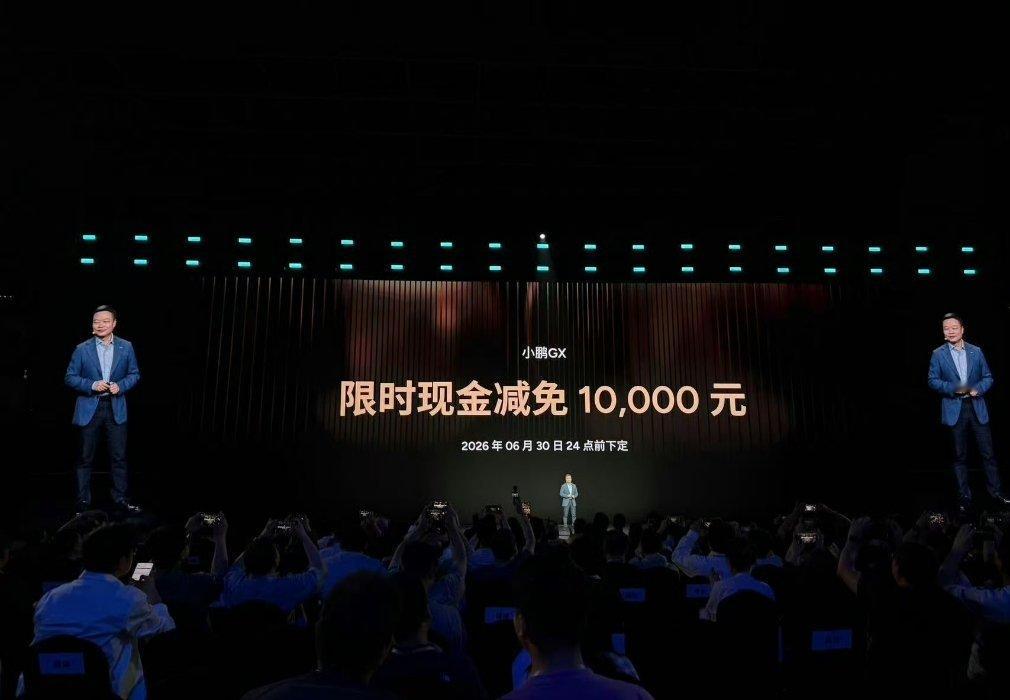 小鹏GX纯电:26.98万起售增程:27.98万起售？？！这可是5米3的大车，我
