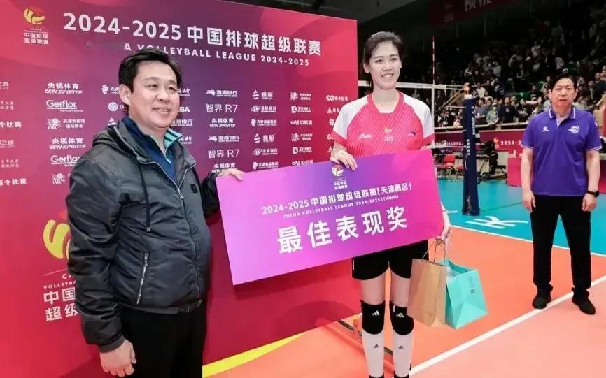 主场3：0天津女排击败深圳，赢得开门红，李盈盈打满三局获最佳
天津女排新赛季开门