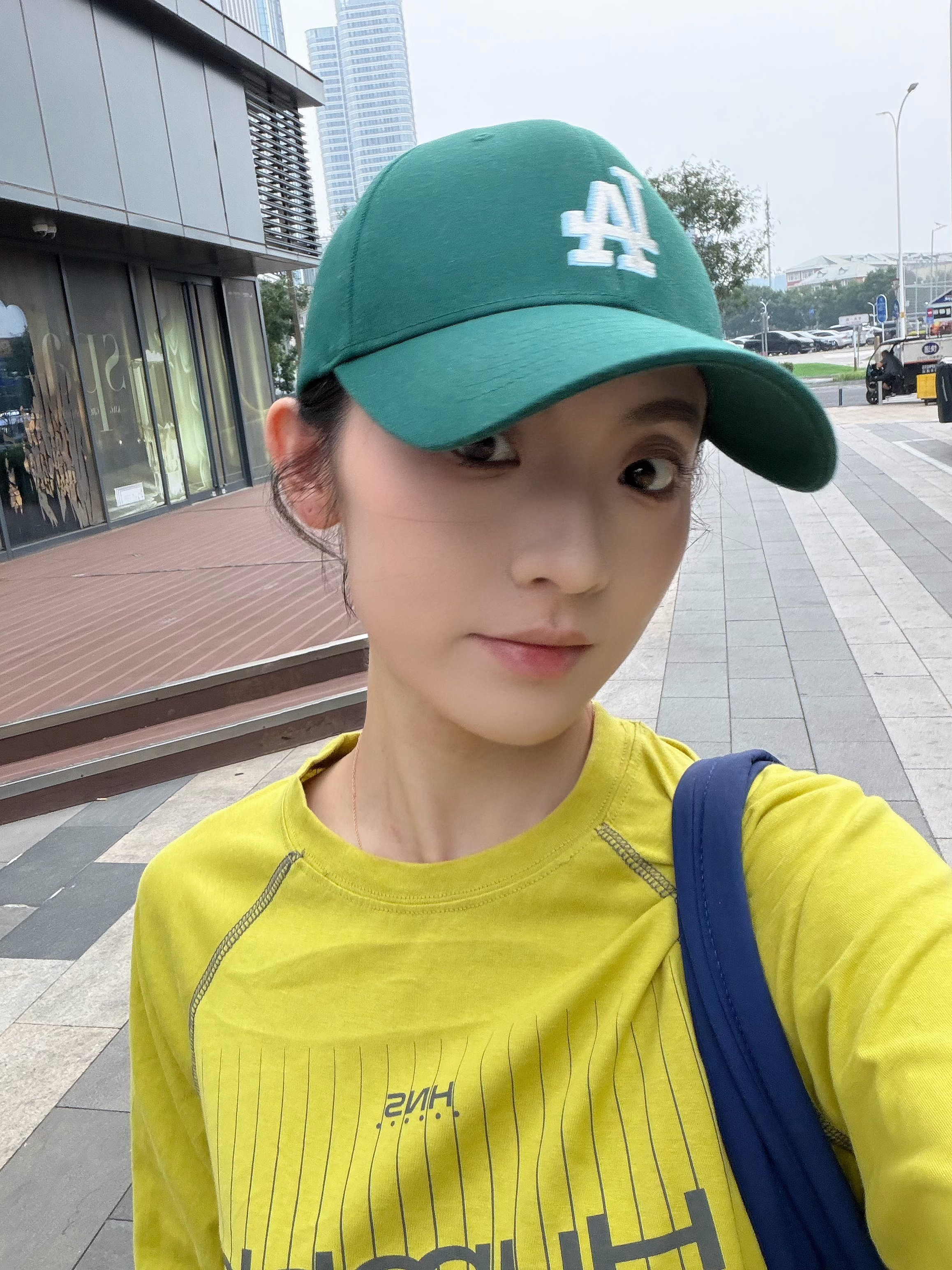 白日暴晒头昏脑涨，这会儿温度正好！最佳出行时段已到出门溜溜～ 