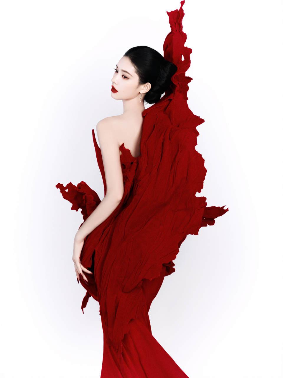 林允应该是95花红毯出片女王吧，美商真的特别高