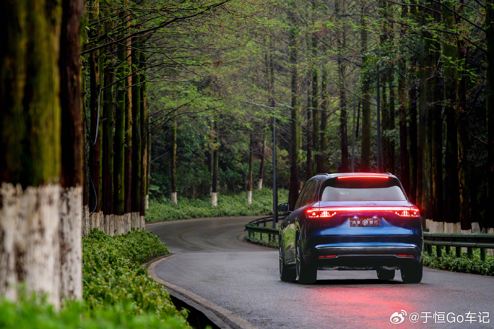 问界M8升级四激光雷达大v聊车 华为春季发布会，问界M8焕新搭载四激光雷达，智驾