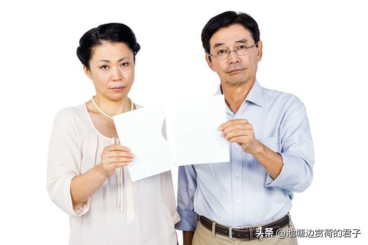 为什么大多女性都会选择中年离婚? 大多女性中年离婚，并非一时冲动。年轻时候，她们