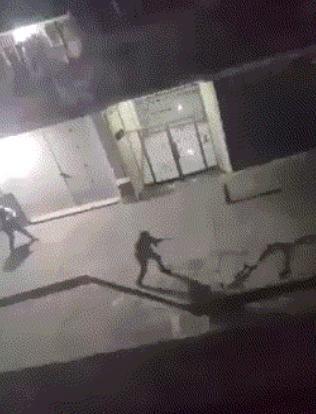 委内瑞拉或发生政变，总统府附近爆发激烈枪战，军队已出动

据委内瑞拉媒体报道，当