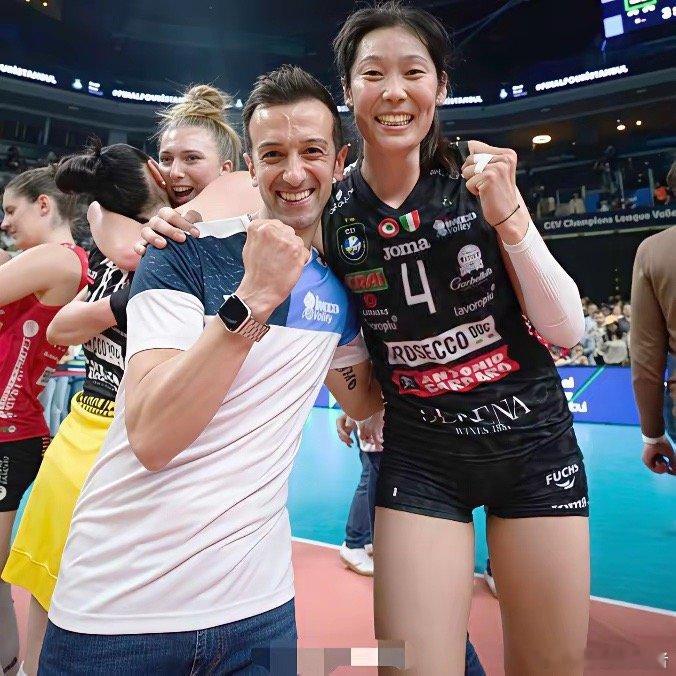 朱婷加入科內这个俱乐部：真的是“最好礼物”！朱婷刚刚返回俱乐部，科内里亚诺主帅桑