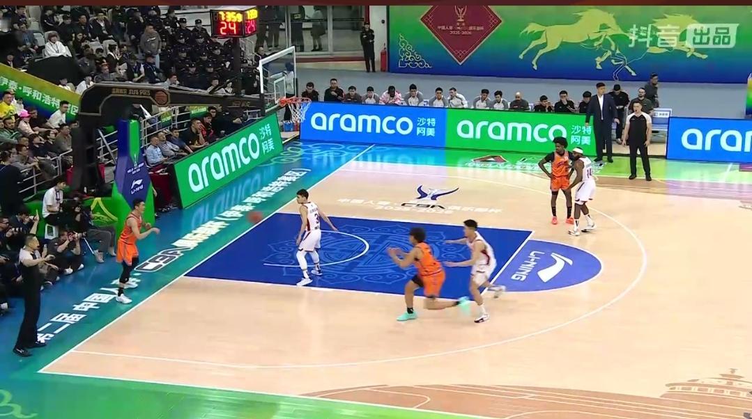 近期的上海久事男篮强的有点可怕啊！无论在CBA第一阶段末段还是俱乐部杯都展现出极