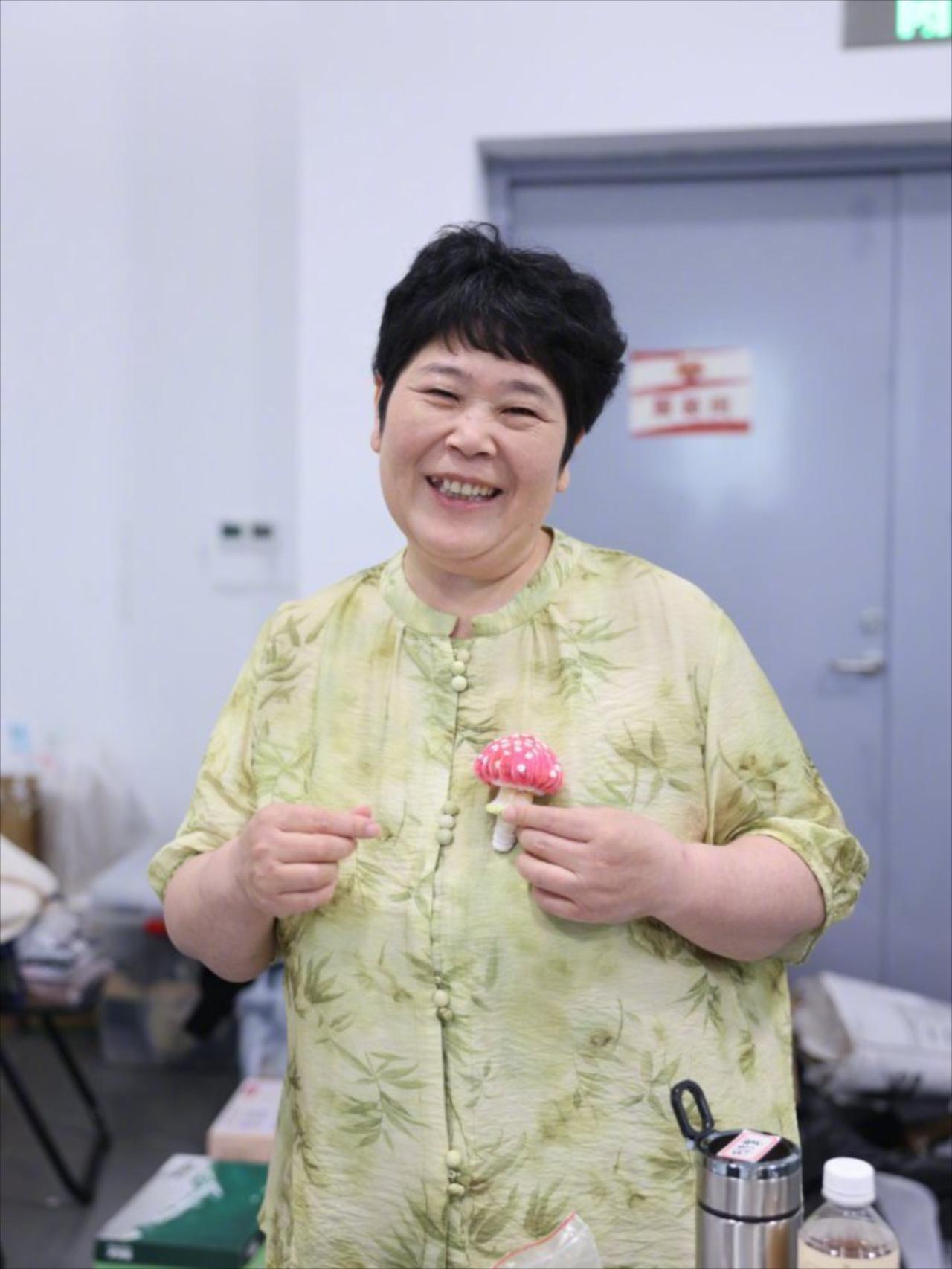 房主任凌晨透露令人担忧的事情，不过根据其过往的经历不难发现，应该与减重手术有关系
