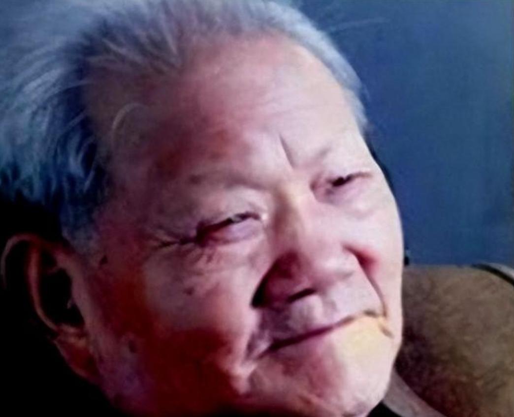 在上世纪，天津监狱内的李银桥突然接到了警卫的传唤：“3285号，李银桥，有人想见