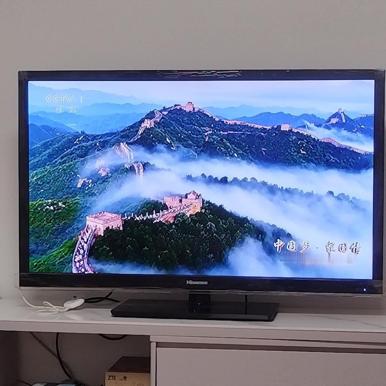 看今天的十一晚会，看到拍摄地巍峨的长城，查豆包才知道这是金山岭长城。这是位于承德