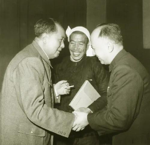 钱学森说，“主席思想不朽，中国永远年轻！
        他说，他能成为一名中国