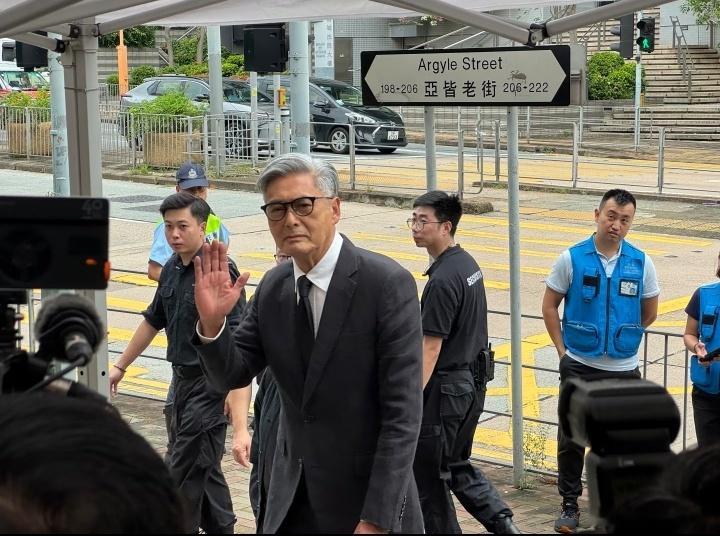 钟景辉葬礼他是香港戏剧教育的奠基人，耕耘半世纪桃李满天下，作为首位获耶鲁大学戏剧