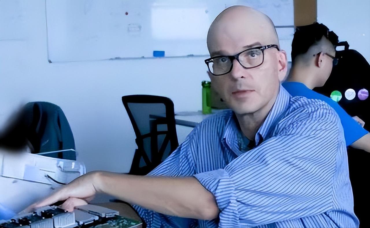 “美国不需要你，有本事你去中国啊！”2016年，一名美国专家被军方排挤，他一气之