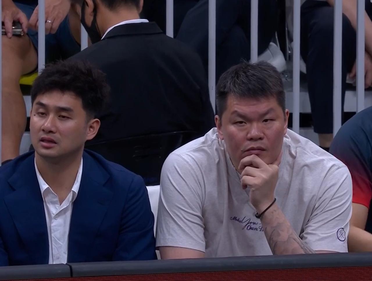 广东队赢宁波3分，朱芳雨面带愁容！
CBA常规赛第39轮，广东队坐镇主场PK宁波