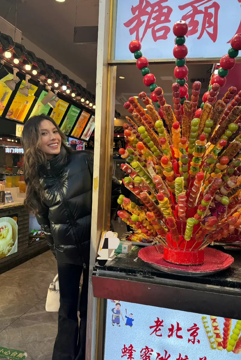 谷爱凌去德云社听相声了谷爱凌终于吃到饺子 谷爱凌跑去德云社听相声，坐角落、不搞排