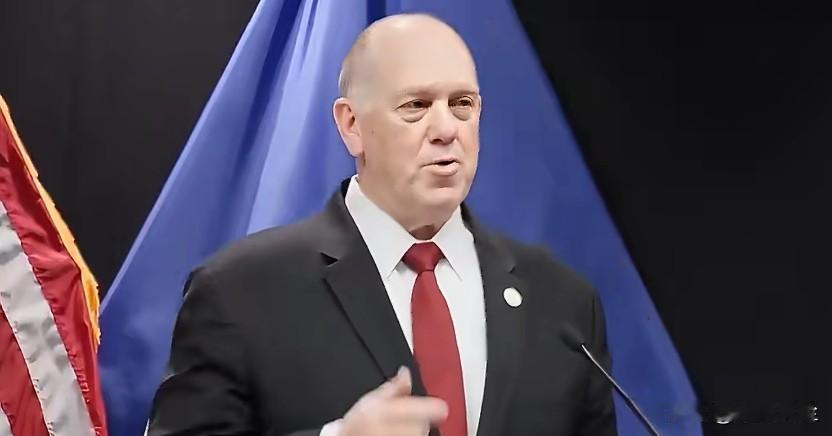 边境沙皇霍曼夸赞特朗普在边境上的政策，“我曾为六位总统和十届政府效力，在公共安全