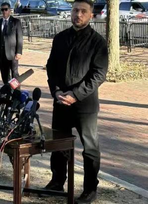 泽连斯基捅大篓子了，特朗普恐怕也保不住他了，因为乌克兰国安局高调宣称，他们过去4