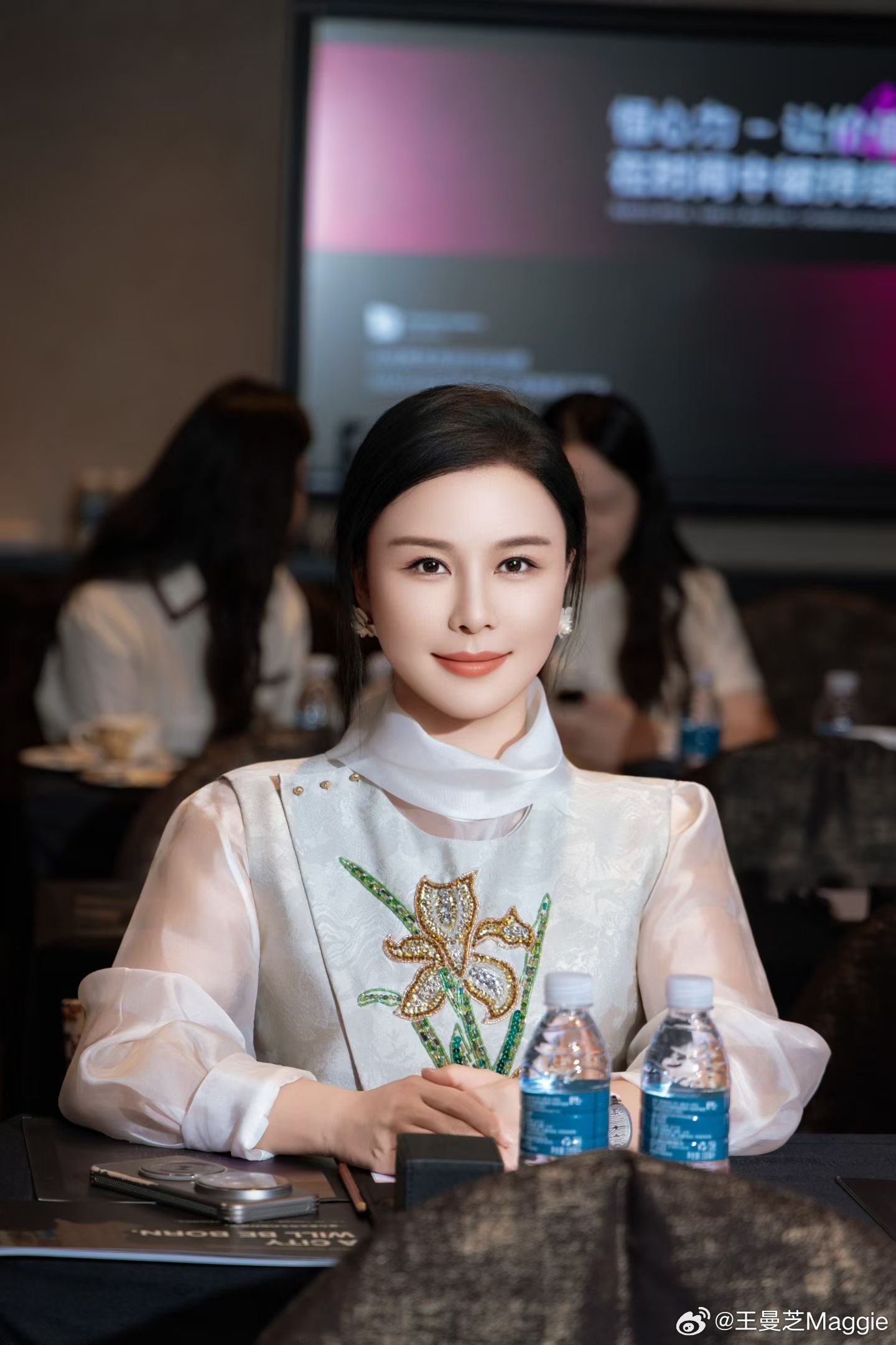 企业花巨资培养人才：留下，为企业贡献力量；离开，为社会创造价值。 成就人的成长，