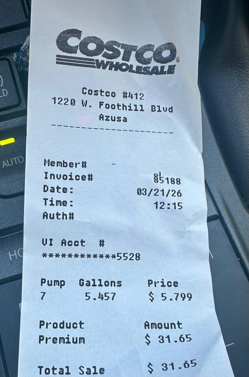 不少分析将油价上涨解读为新能源发展的“催化剂”。表面上看，传统能源变贵，新能源相