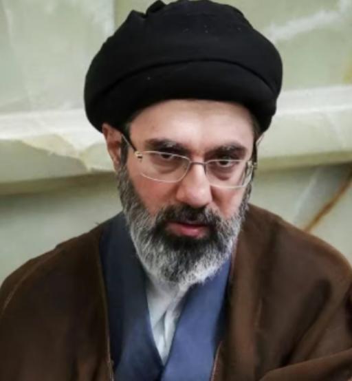 伊朗现在终于明白过来了，自己不管买什么装备都没用，现在的当务之急就是要把美国在自