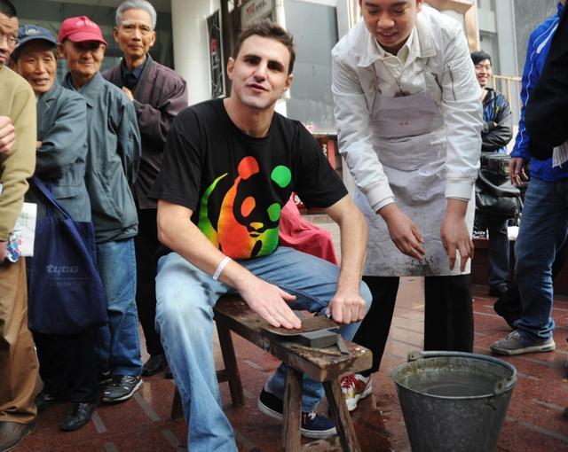 中国人才加速回流，“洋青年”爱上中式生活

《华尔街日报》近日的一篇深度报道，敏