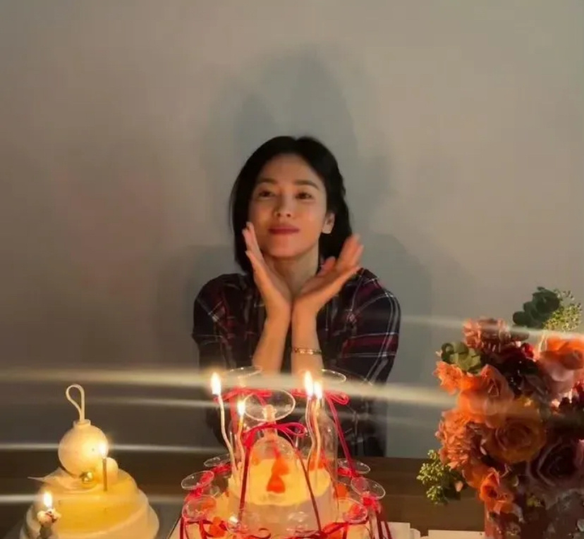 天呐！宋慧乔晒43岁生日照，直接被惊艳到了，说实话，这状态，要说是20几岁的小姑