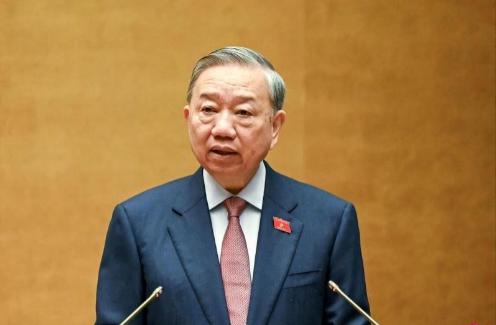 访问结束！苏林携夫人坐火车回国，租了10架C909走了

说白了，越南领导人苏林