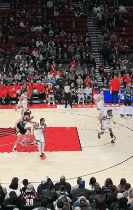 杨瀚森1分多钟拿4分，啪啪打脸开拓者主帅斯普利特，开拓者领先爵士队30分，斯普利