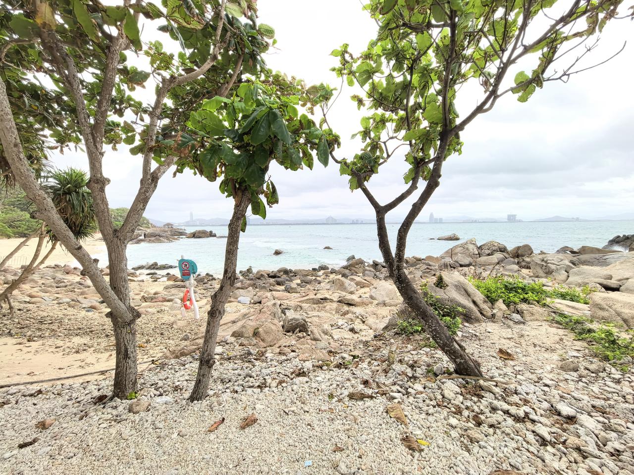 我的妈妈总说：“你们是幸福的，我们那时候怎么有这个条件。”
我是00后，我妈是8