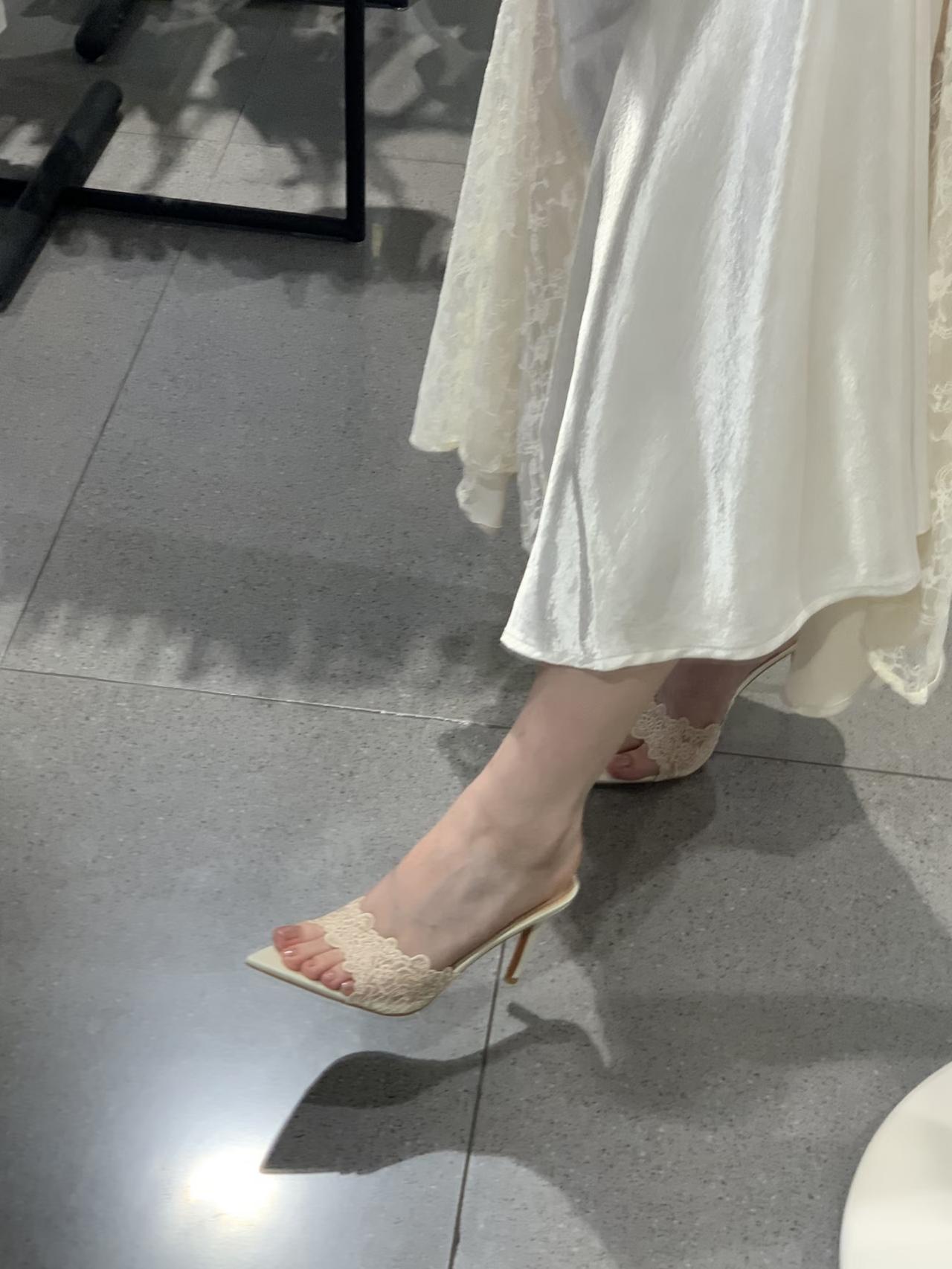 新买的凉鞋，真漂亮