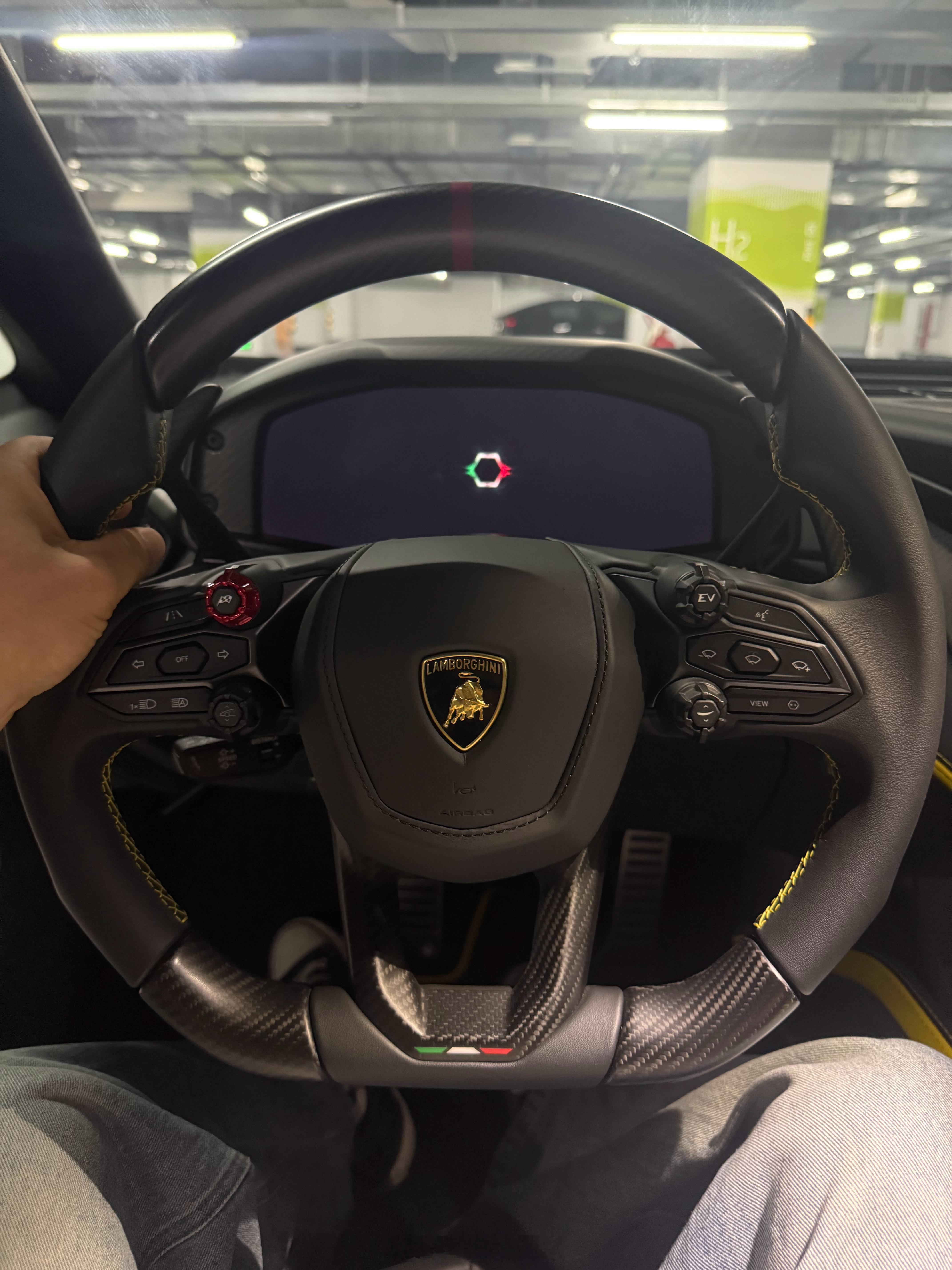 谁能拒绝一台牛呢？汽场全开超跑 ​​​