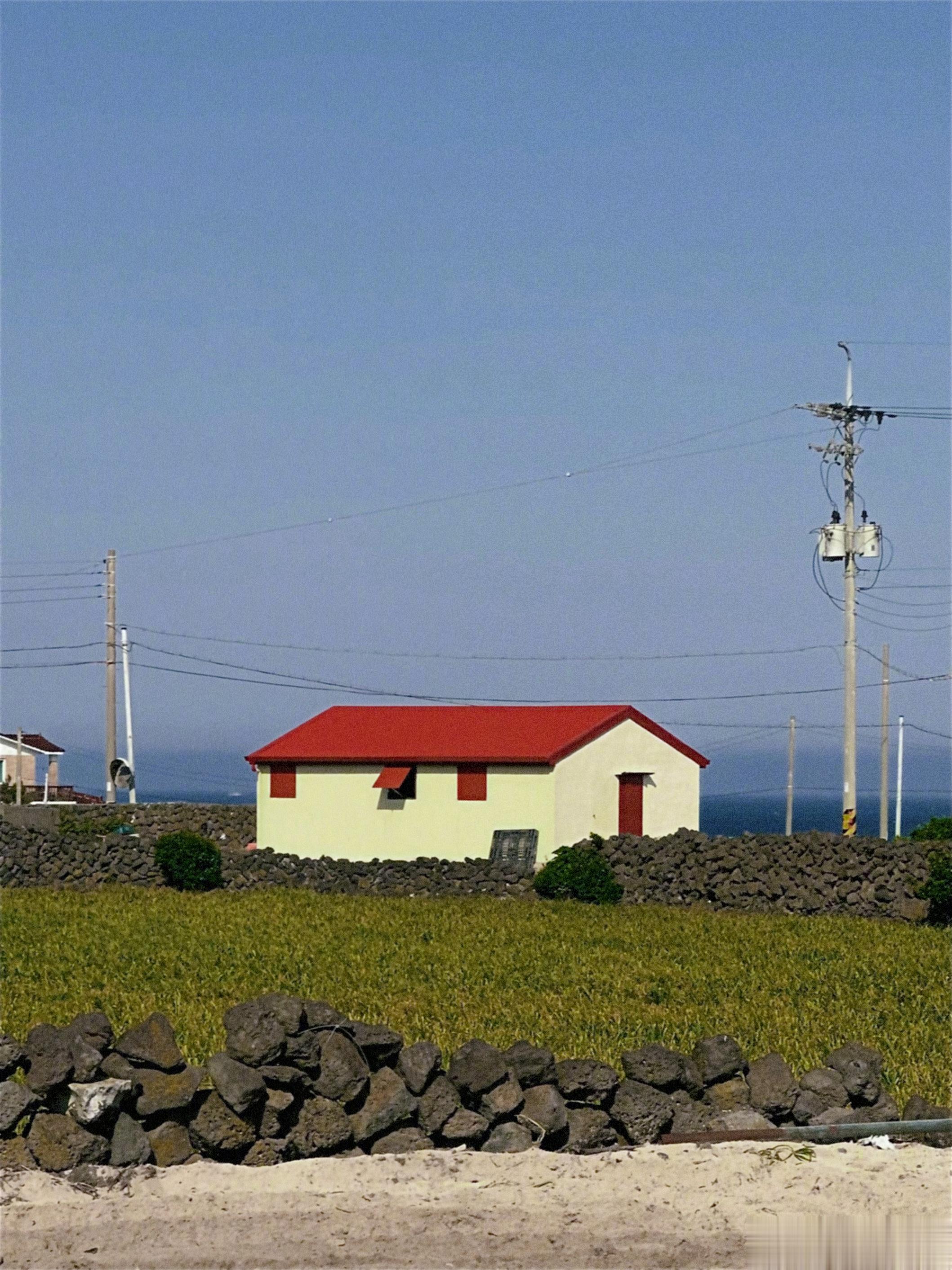 🏠在海边看到了emoji同款房子耶  太治愈了 ​​​
