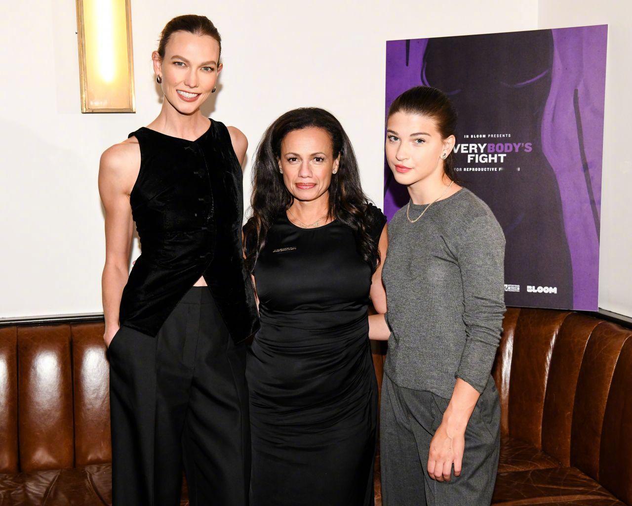 超模Karlie Kloss 现身纽约出席她和菲比·盖茨（比尔盖茨的女儿）一起制