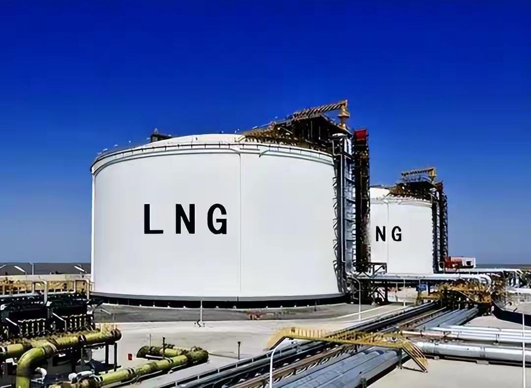 当代国际关系的核心，我觉得是利益与实力。
从利益角度看，各国都在为自身经济、政治