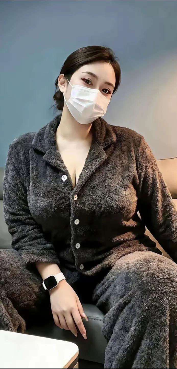 都说男人喜欢漂亮的女人，但只在乎漂亮那就太肤浅了。
那么男人到底喜欢啥样的女人呢