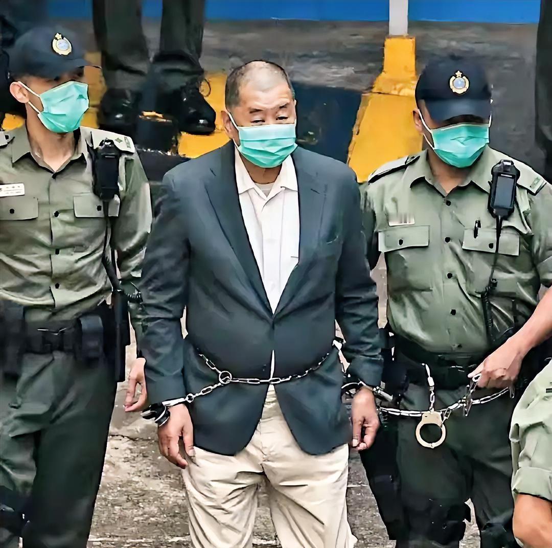 “台独”分子该瑟瑟发抖了吧？

曾猖狂嚣张的乱港最大头目黎智英今天（12月15日