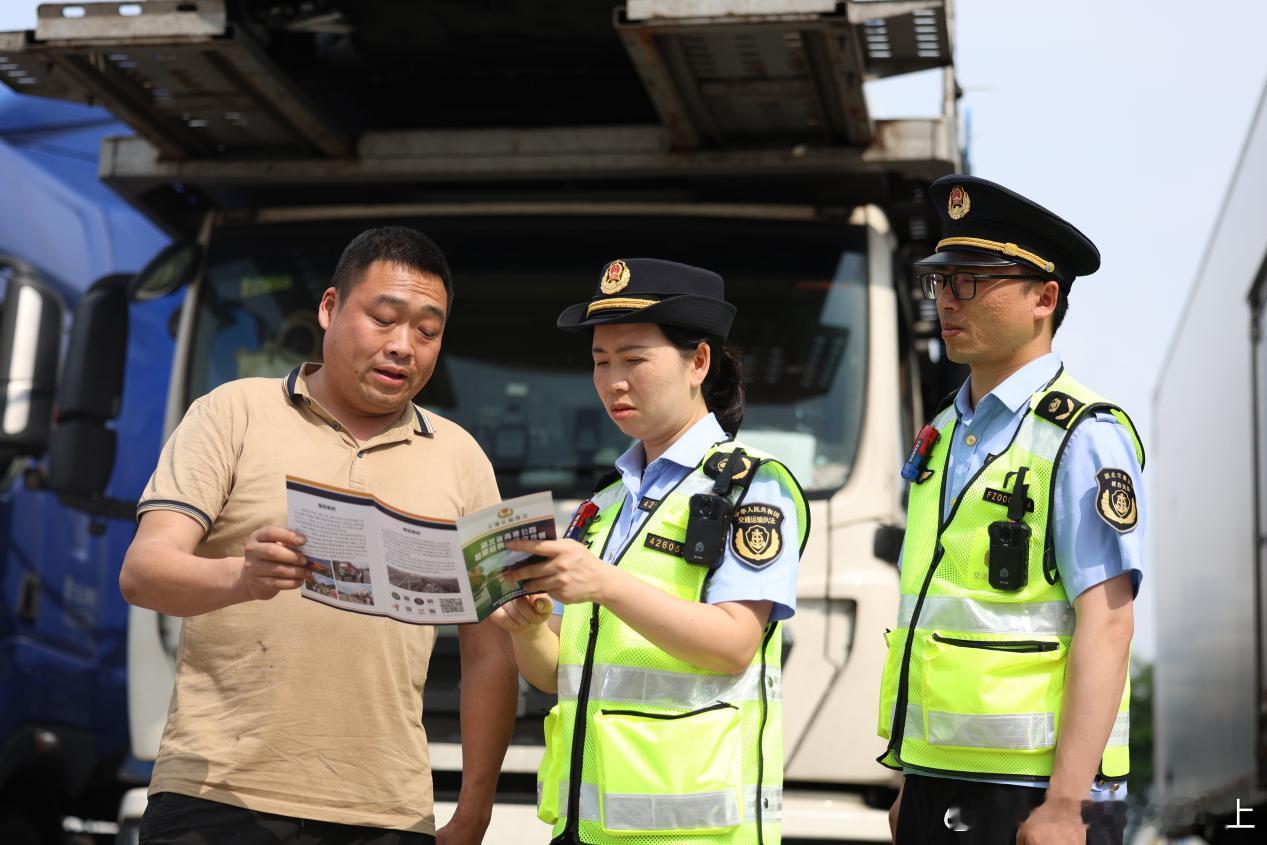 948快讯湖北交通执法 【走企入校进社区 “路政宣传月”火热进行中】第12个全国