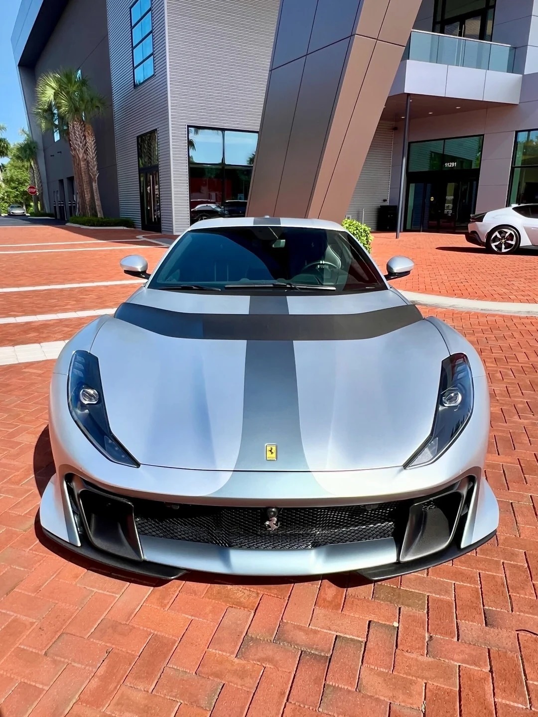 Ferrari 812 Competizione Tailor Made，羡慕能