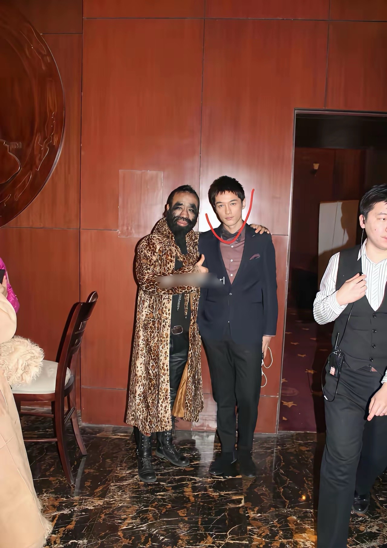 估计这肯定是胡歌最想删掉的一张照片。 