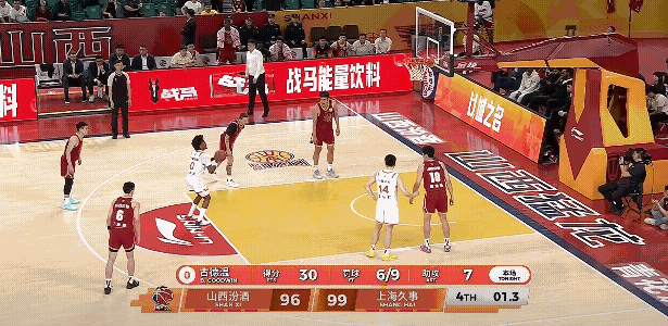上海男篮今天客场赢得有点心惊胆战，山西男篮一度有机会扳平比分的，但是上海男篮还是