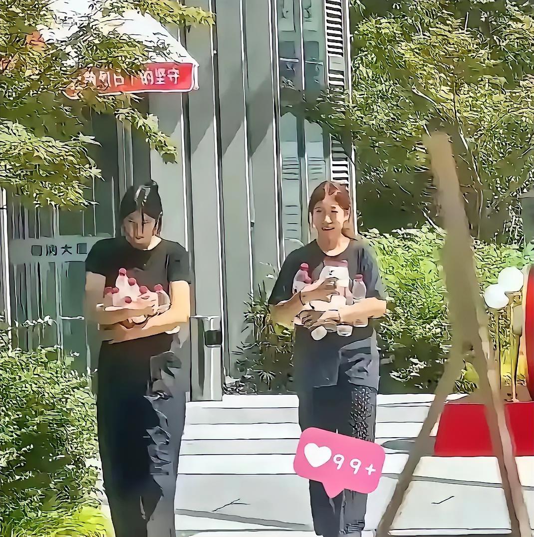 全网吵翻！宣城俩暑假工女孩抱走20瓶爱心冰水，本以为要被网暴，结局却反转暖心
 