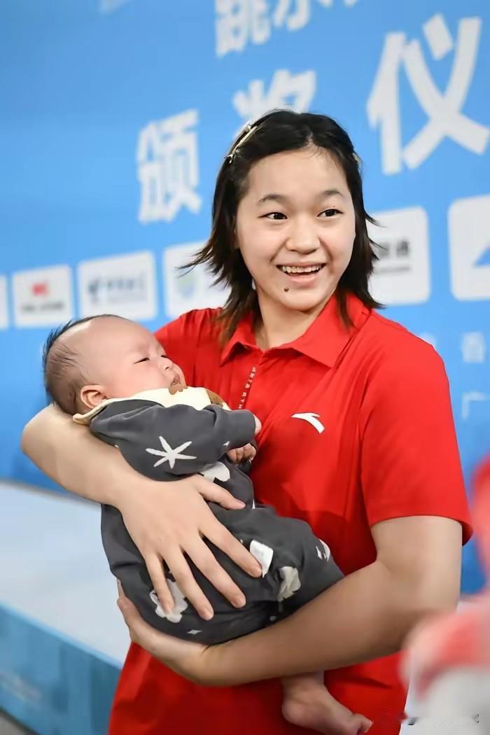 第十五届广东全运会十大人气运动员：

1、全红婵——跳水
2、郑钦文——网球
3