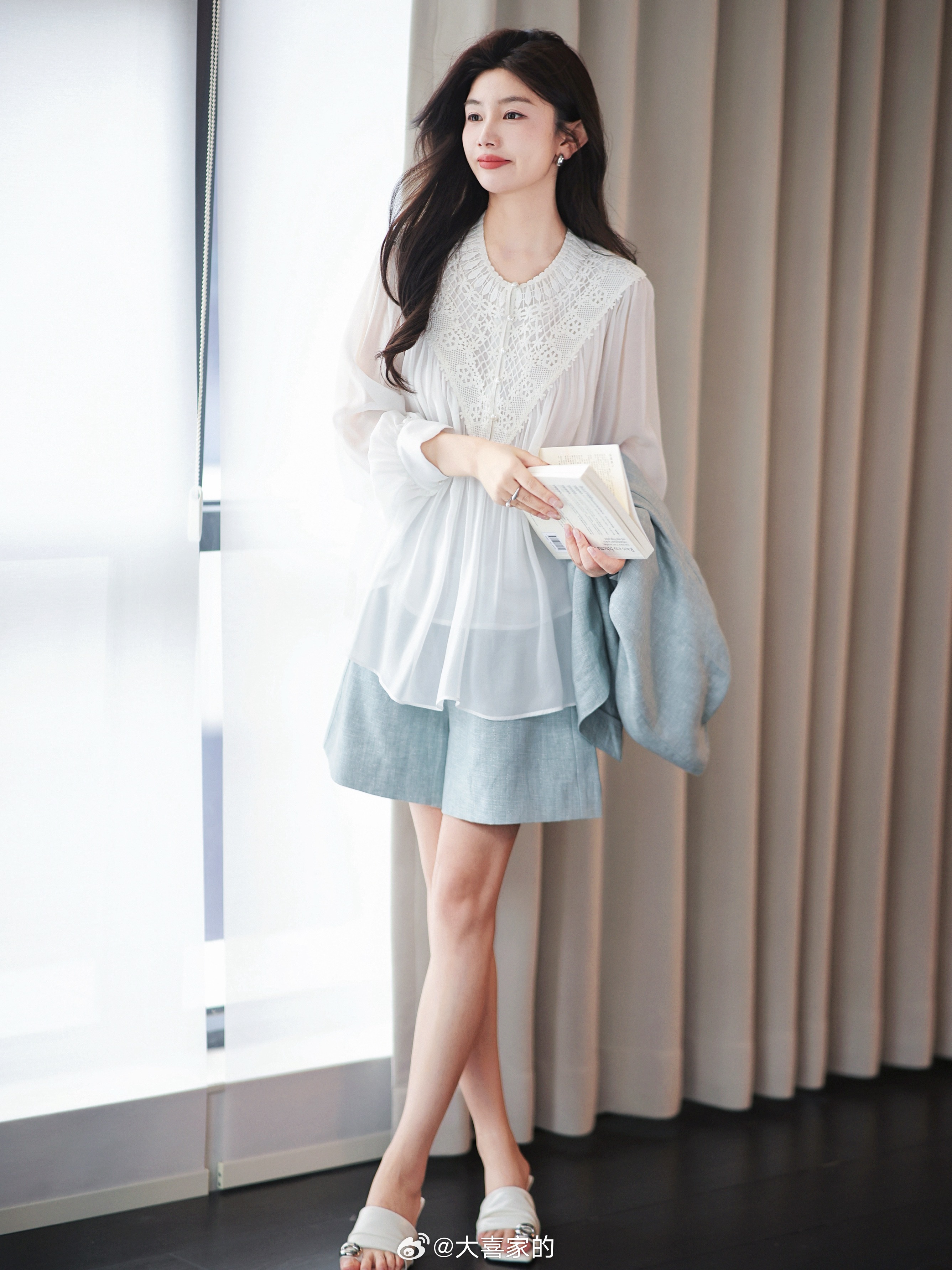 有姐妹许愿仙气浪漫的小衫～所以它来啦！100真丝+镂空编织花边领超级重工精致 上