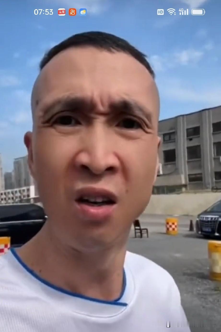 “条子”在他的个人社交帐号上发了个视频说：“昨天我发了个视频，有人说我是蹭热度，