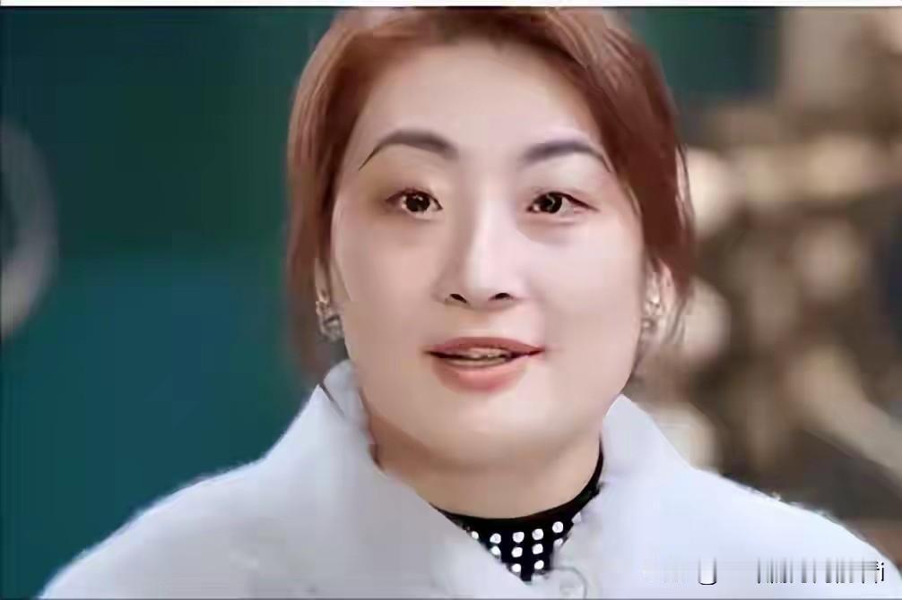 宗馥莉应了蔡澜那句大实话 

蔡澜说 一个女人最漂亮的地方是大脑 

宗馥莉虽然