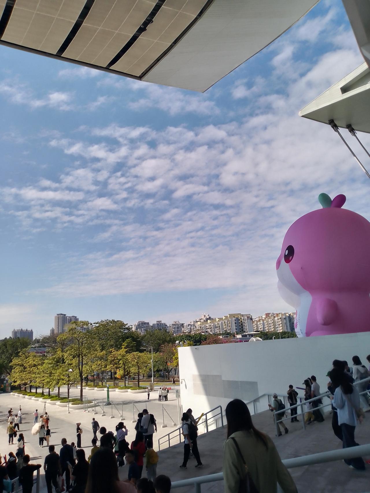 昨天广东接力赛，预赛的时候，广东队拼尽全力得到了第一名，但是到了决赛的时候出现了