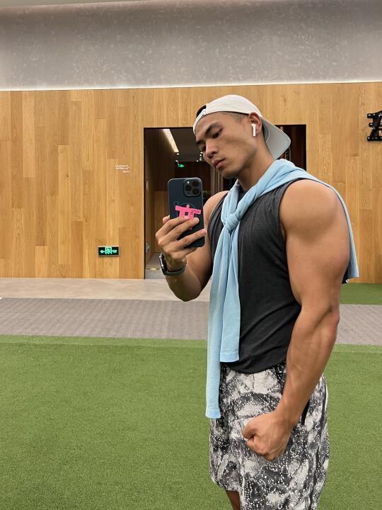 手臂力量证明｜足够健康饮食肌肉看起来就很