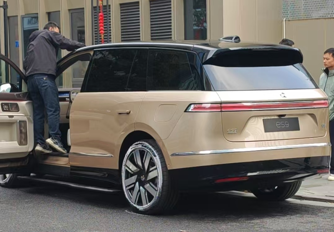 蔚来ES9来了。 